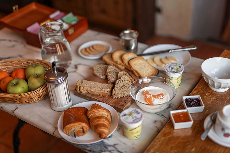 Petit-déjeuner fait maison Profitez du petit-déjeuner avec des produits fait maison et locaux